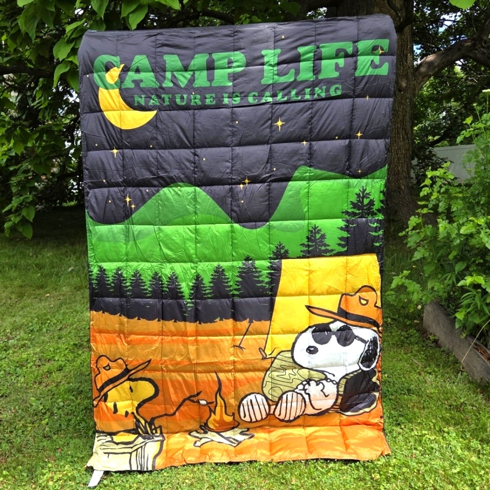 NWT Peanuts Puffy Blanket